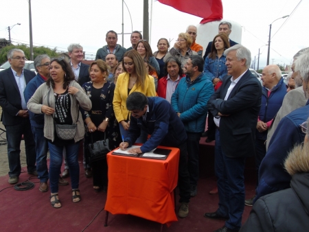Histórica Firma de Convenio en Hualpén